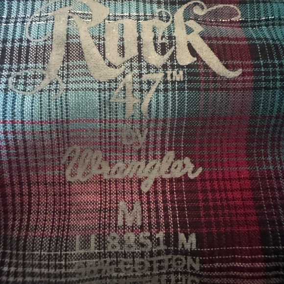 Wrangler Rock 47 Shirt Women Med Blue Red Plaid Metallic Western Rhinestone Snap - Picture 6 of 8